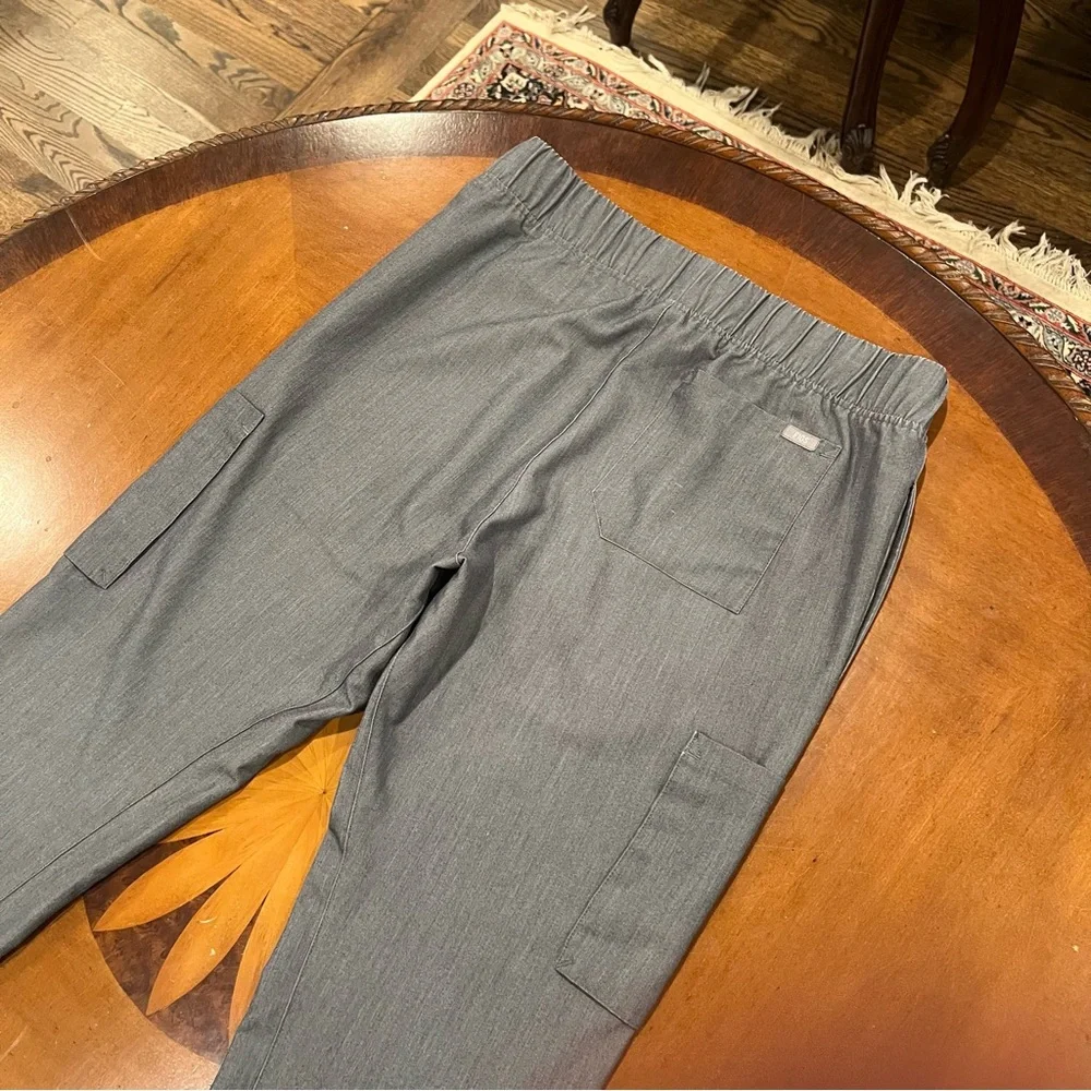 FIGS Men’s Malang Slim Cargo Pant Graphite Gray Large Drawstring Waist Scrubs